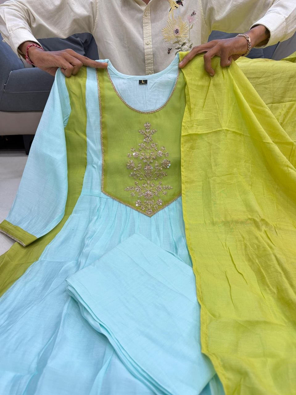 Pure Mul Chnaderi Embriodery Suit Set